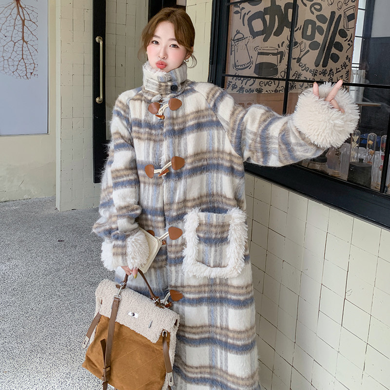 现货2025冬季新款毛毛拼接格纹大衣浙宝300/8917/P215控298,女装毛呢外套,郎佰婉