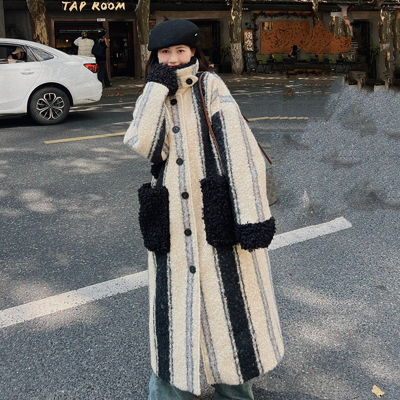 现货2025冬季新款时尚撞色拼接条纹大衣浙宝300/8832/P195控288，女装毛呢外套，郎佰婉