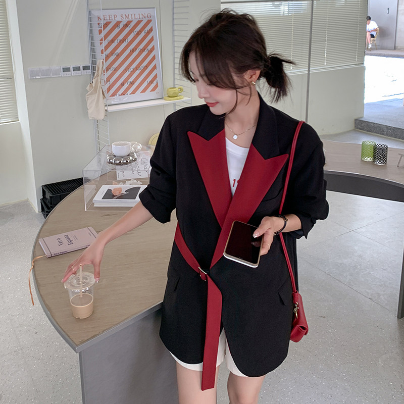 韩系轻熟风黑红拼色短款西服上衣女春秋超火好看高级小众西装外套,女装西装,郎佰婉