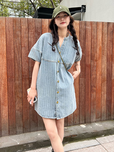 蓝色宽松牛仔连衣裙女2025新款夏季薄款小个子俏皮设计感衬衫裙子图片