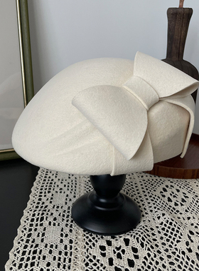 ins博主白色羊毛鸭舌前进帽女秋冬法式复古画家帽子蝴蝶结贝雷帽