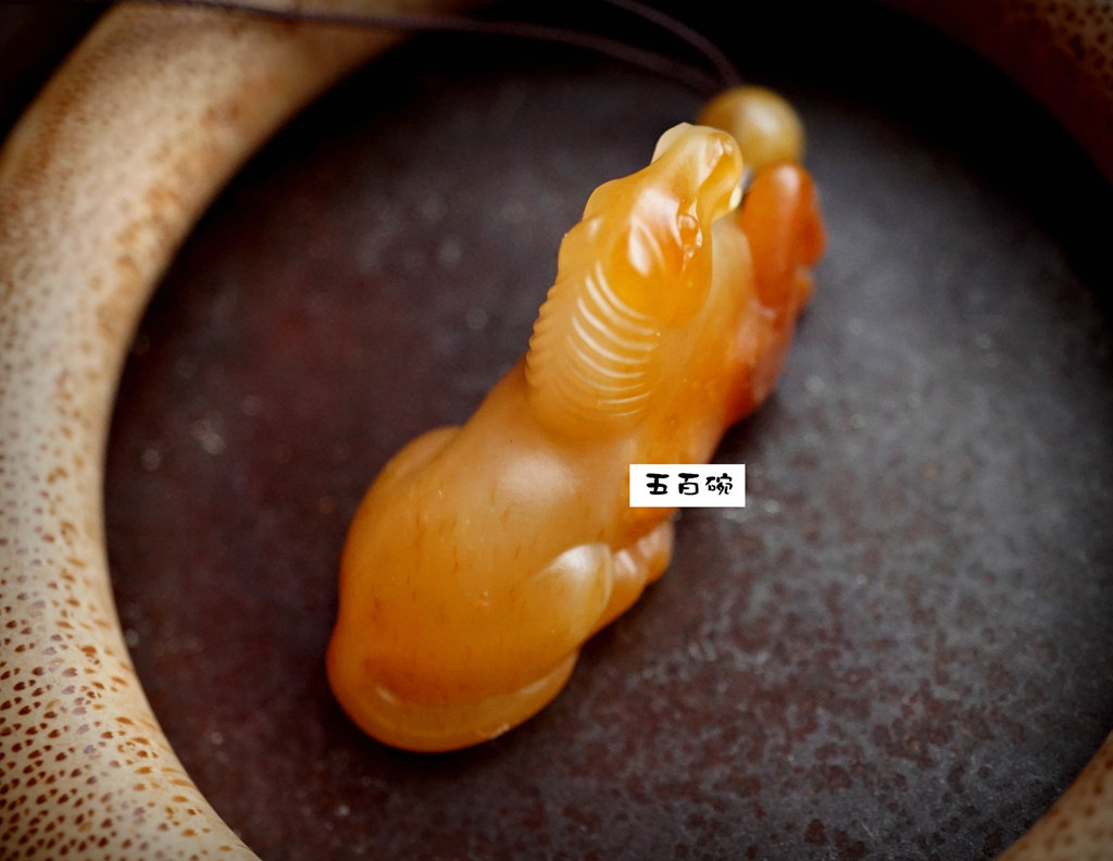 送你一匹马新疆和田玉黄沁籽料陈良玉雕工作室(结缘欣赏马到成功