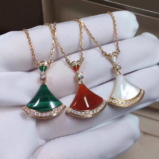 明星款项链女18K玫瑰金天然白贝母红玉髓扇形小裙子锁骨链吊坠