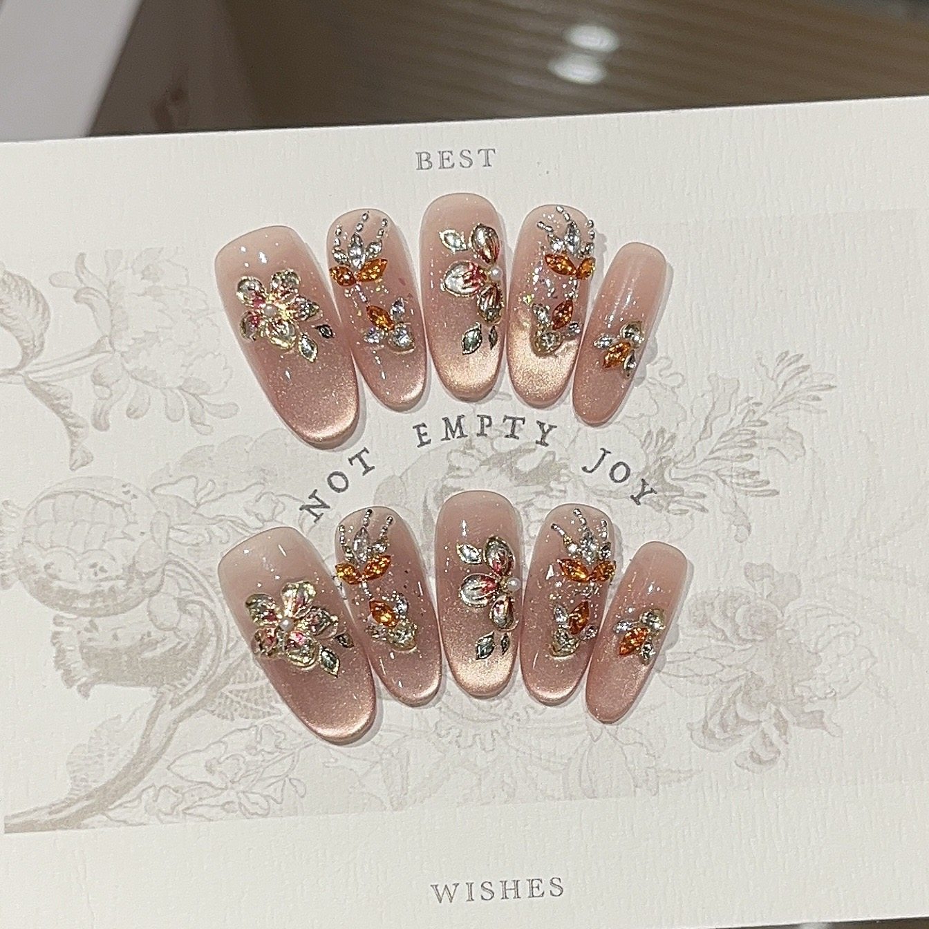 纯手工中式锦鲤温柔爆闪奶芋色追光猫眼鎏金花花碎钻椭圆穿戴甲,彩妆/香水/美妆工具,穿戴甲/甲片,淘宝优惠券,粉丝福利购,淘宝优惠卷