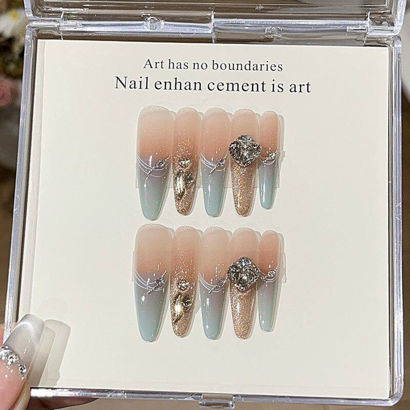 玉锦气质氛围感灰蓝色渐变爆闪渐变法式金色猫眼设计感贴钻穿戴甲