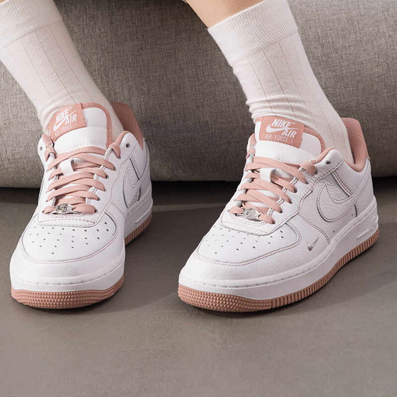 NIKE耐克女子AIR FORCE 1 '07 时尚经典低帮运动板鞋IB6543-100