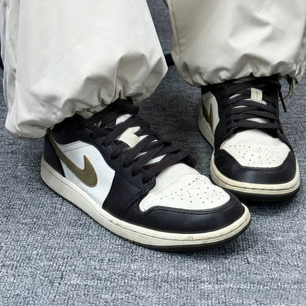 尖货丨NIKE耐克女子AIR JORDAN 1低帮复古乔丹篮球鞋DC0774-200