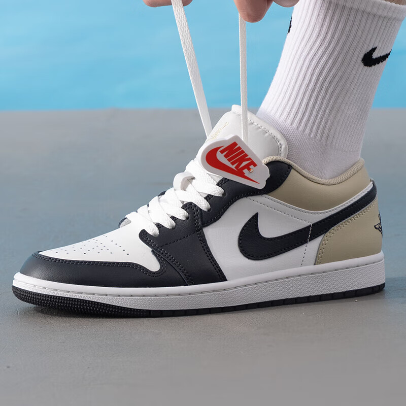 NIKE耐克男子AIR JORDAN 1 aj1板鞋低帮休闲篮球鞋553558-153