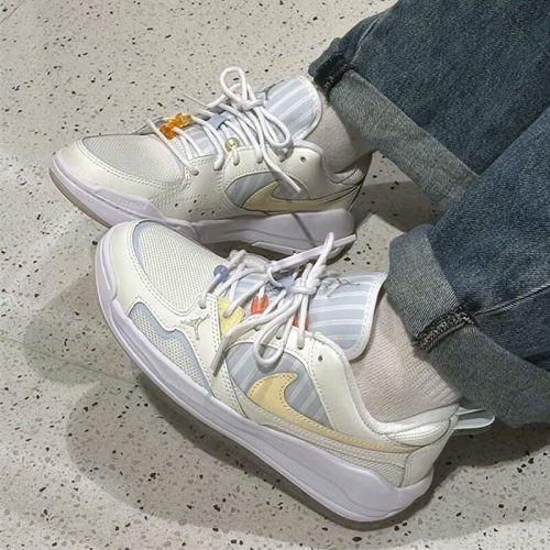 NIKE耐克女子JORDAN时尚低帮舒适运动训练篮球鞋IR7556-171