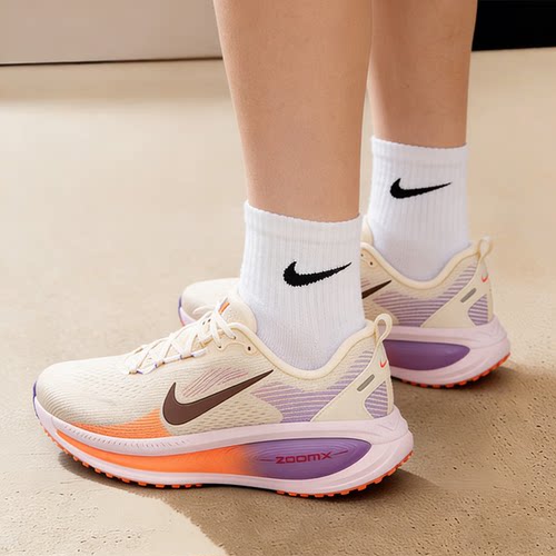 NIKE耐克女子VOMERO 18迈柔公路运动缓震跑步鞋HM6804-113