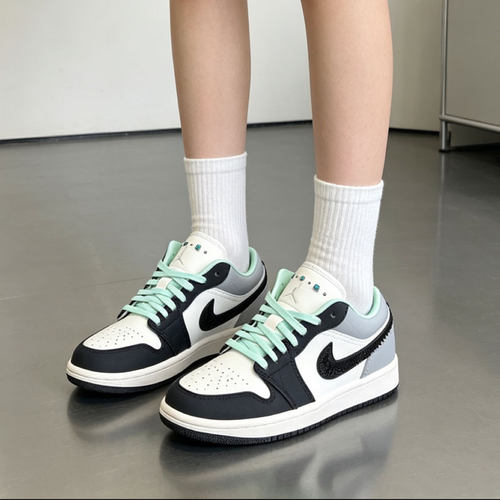 尖货丨NIKE耐克女子AIR JORDAN 1 LOW运动训练篮球鞋IX5001-101