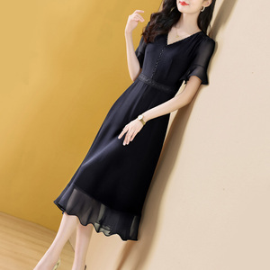 微胖遮肚子减龄连衣裙2025夏季新款气质洋气妈妈显年轻荷叶边短袖