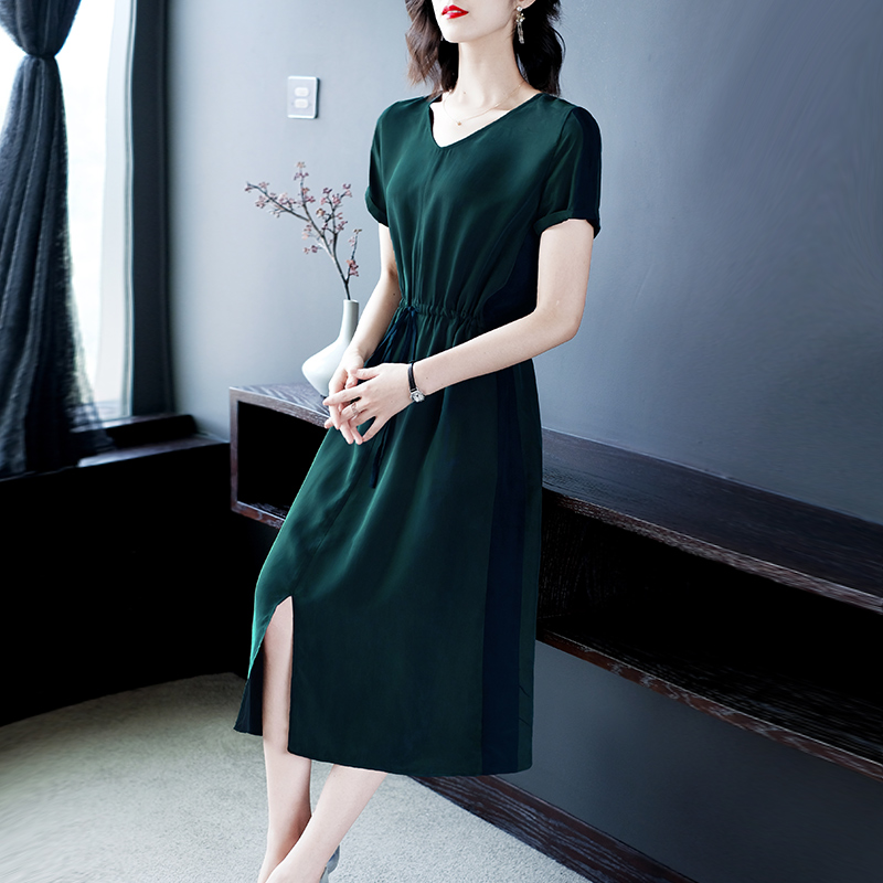 连衣裙2024新款夏减龄女神范气质洋气时尚高档过膝设计感显瘦长裙