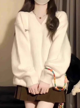 2025秋冬奶fufu白色v领水貂绒毛衣女学生软糯宽松慵懒针织衫上衣