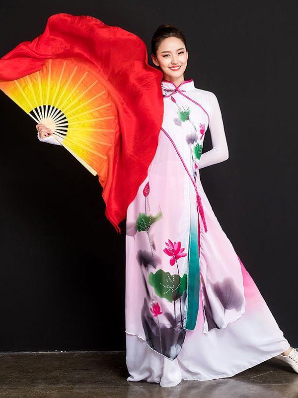 Boutique new yellow and red gradient lengthened Yangge fan dance fan, square dance fan, classical dance fan performance fan