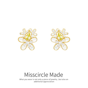 轻奢高级感少女心 瑟可巨好看独特漂亮超仙贝母花朵耳环女2026新款