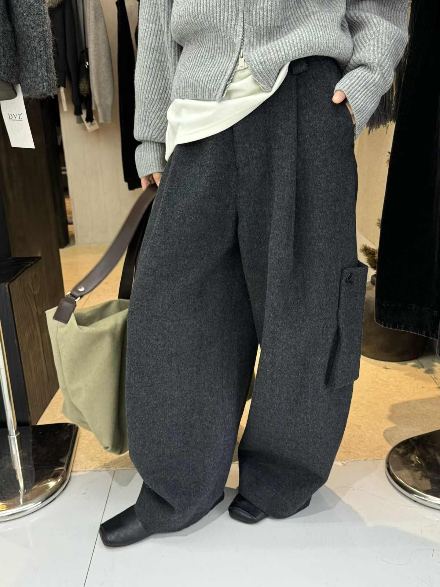 DVZ2025秋冬新款韩系高品质宽松百搭束脚羊绒大口袋工装羊毛长裤