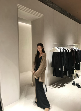 MOLS 2025秋季新款时尚百搭设计感浣熊绒镂空针织毛衣女上衣女