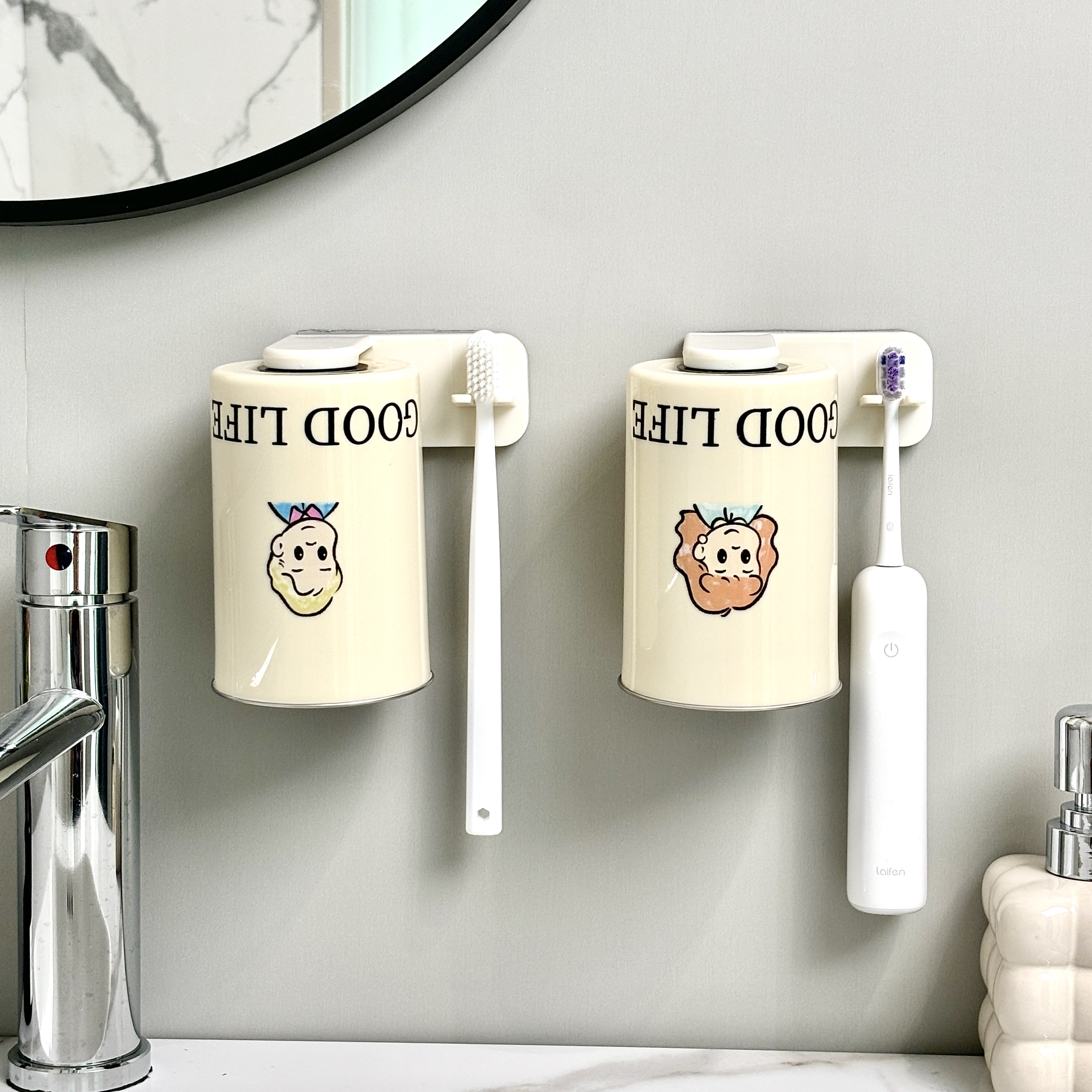 磁吸式不锈钢漱口杯壁挂牙刷杯置物架一家三口刷牙杯倒挂洗漱杯