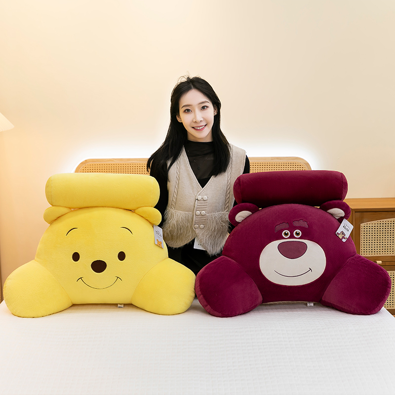 正版迪士尼草莓熊靠枕维尼熊抱枕