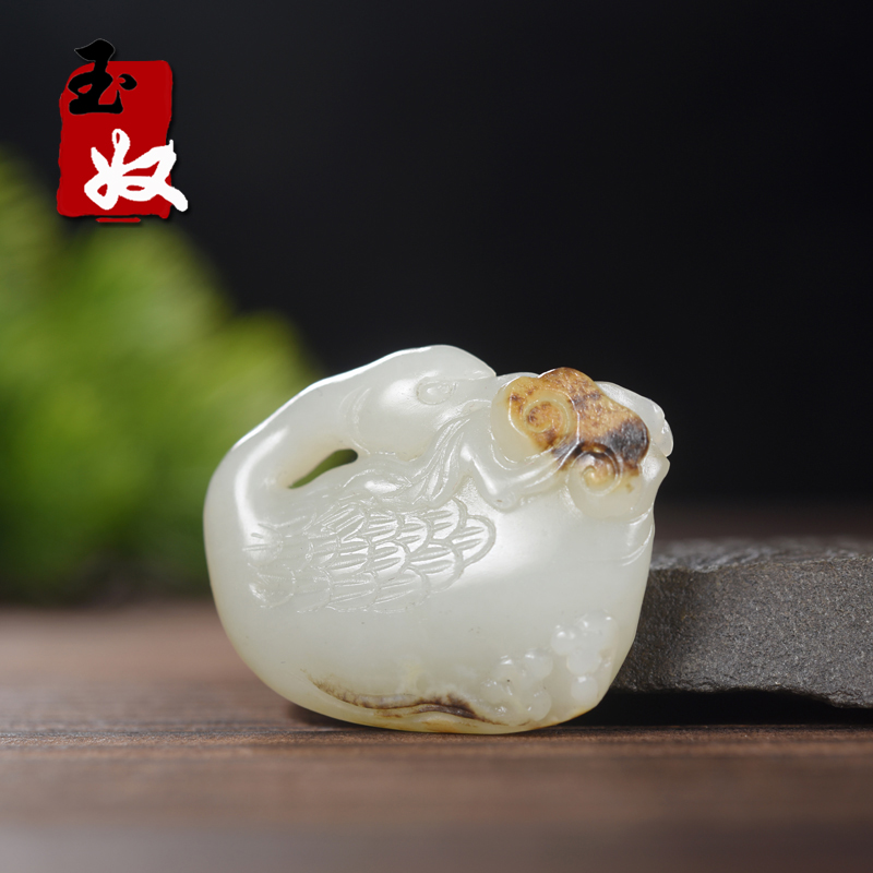 新疆和田地区天然和田玉/三色洒金皮籽料/鹅如意/吊坠/15.24克