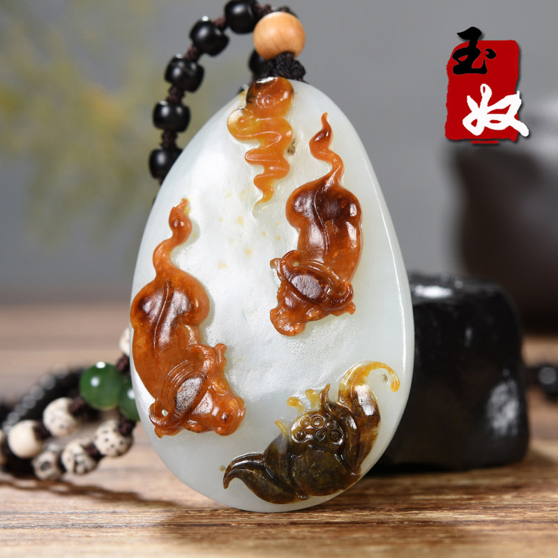 名家孤品/新疆和田玉/红黑黄多色皮羊脂玉/生肖牛/扭转乾坤/挂件
