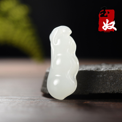 新疆于田天然一级白偏暖色调羊脂白玉/油膏状/四季豆/吊坠/4.55克