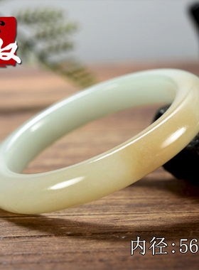 新疆天然和田玉/糖色藕粉带翠三色/羊脂白玉/手镯子/56/53.03克