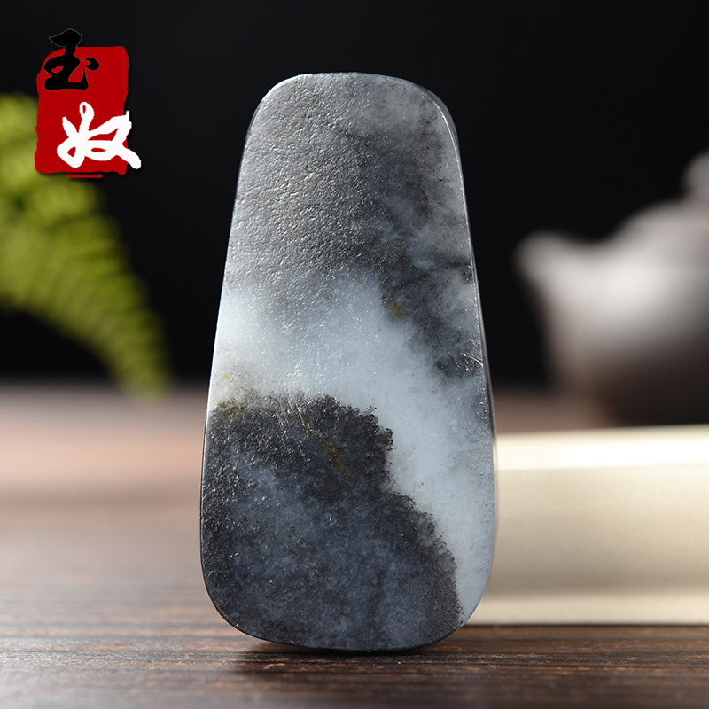 新疆和田地区黑白分明聚墨山水意境青花籽料墨玉/平安无事牌/吊坠