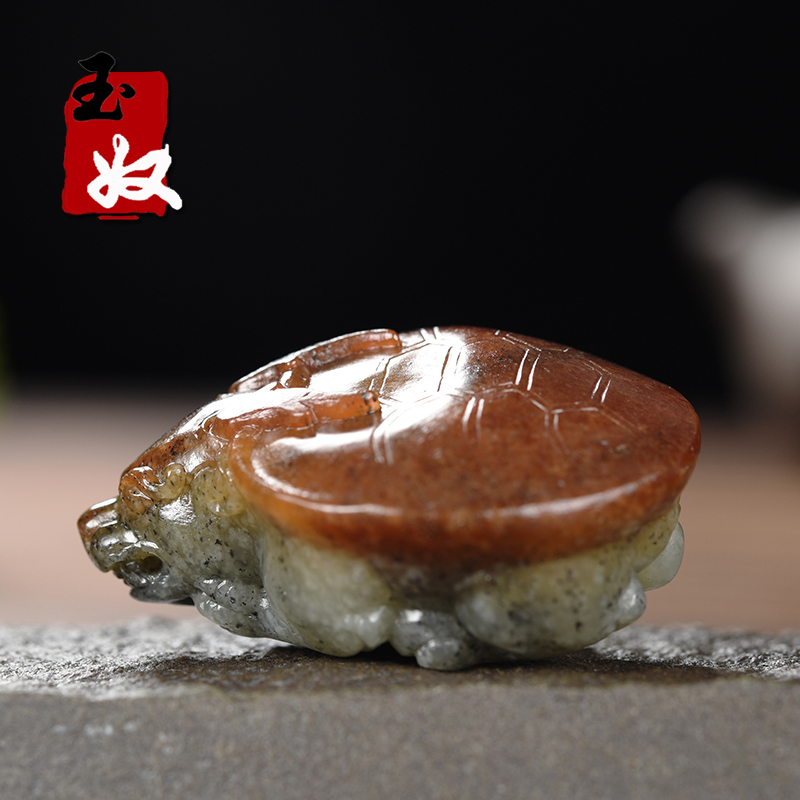 新疆和田地区天然枣红油皮墨点青花籽料和田玉/龙龟/吊坠/手把件