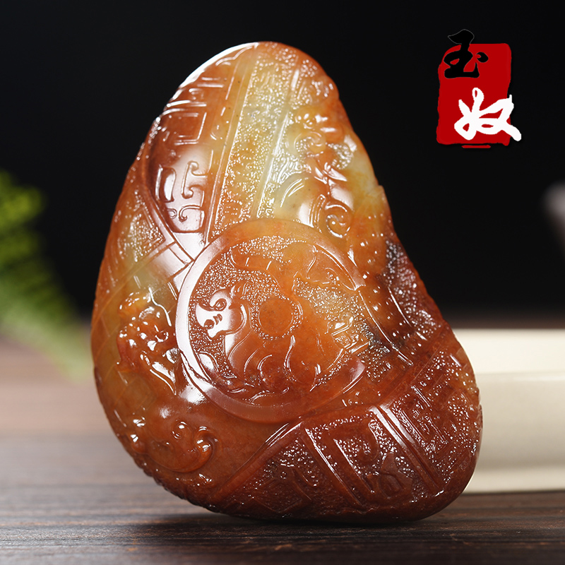 新疆和田地区和田玉/红沁锦灰堆/仿古龙凤/名家惊石雕刻/把件