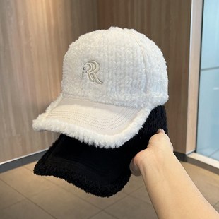 香港时尚羊羔绒秋冬季棒球帽女刺绣R字母鸭舌帽显脸小毛绒保暖帽