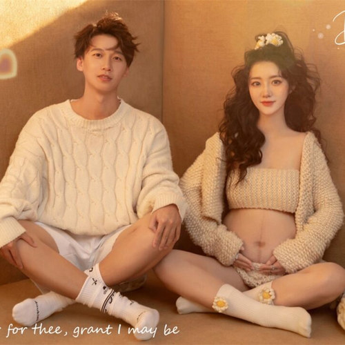 2025网红新款影楼孕妇情侣摄影服饰韩版毛衣写真服装时尚艺术照