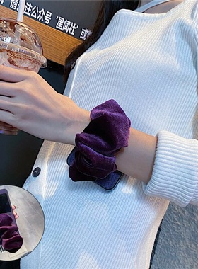 紫色弹力毛绒腕带适用三星ZFlip7手机壳小米MIXflip荣耀magicv华为pocket2折叠屏oppofindn3/n2flip防摔purax