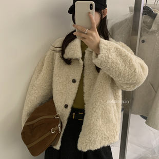 仿羊羔毛翻领毛茸茸软糯温柔短外套12891 金气质感冬季 MZI STUDIO