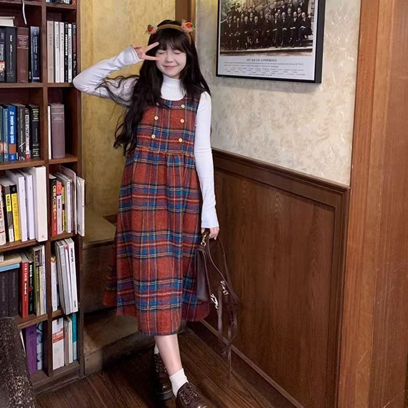 红色时尚复古格纹背带裙套装