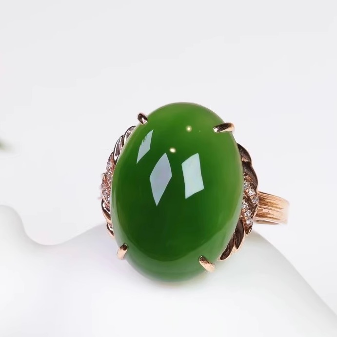 吉淼 天然和田碧玉戒指18k金镶嵌菠菜绿蛋面戒指