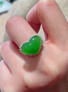 天然和田玉碧玉苹果绿心形戒指18k金镶嵌玉石指环送礼物