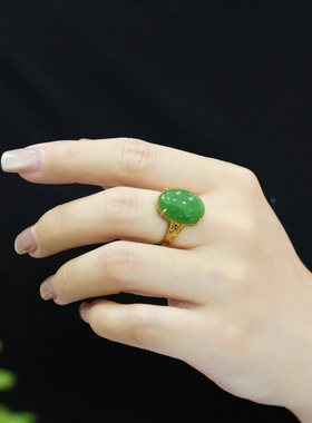天然和田玉碧玉戒指阳绿碧玉蛋面戒指18k金镶嵌