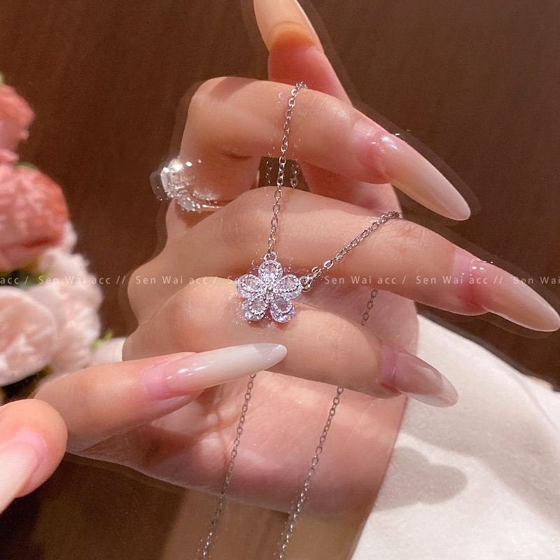 高级感闪锆立体花朵项链女小众设计蕾丝花托锁骨链日韩轻奢配饰品
