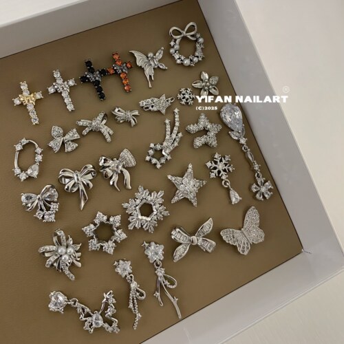 YIFANNAIL【冬季限定】蝴蝶结镶嵌满钻星雪花钻框锆石美甲饰品R49