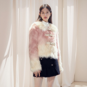 秋冬季韩系POLO领2024新款渐变毛绒原创设计乳白色梭织三粒扣女装