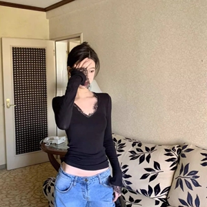 法式复古v领蕾丝花边内搭长袖打底衫女春秋季纯欲风修身短款上衣
