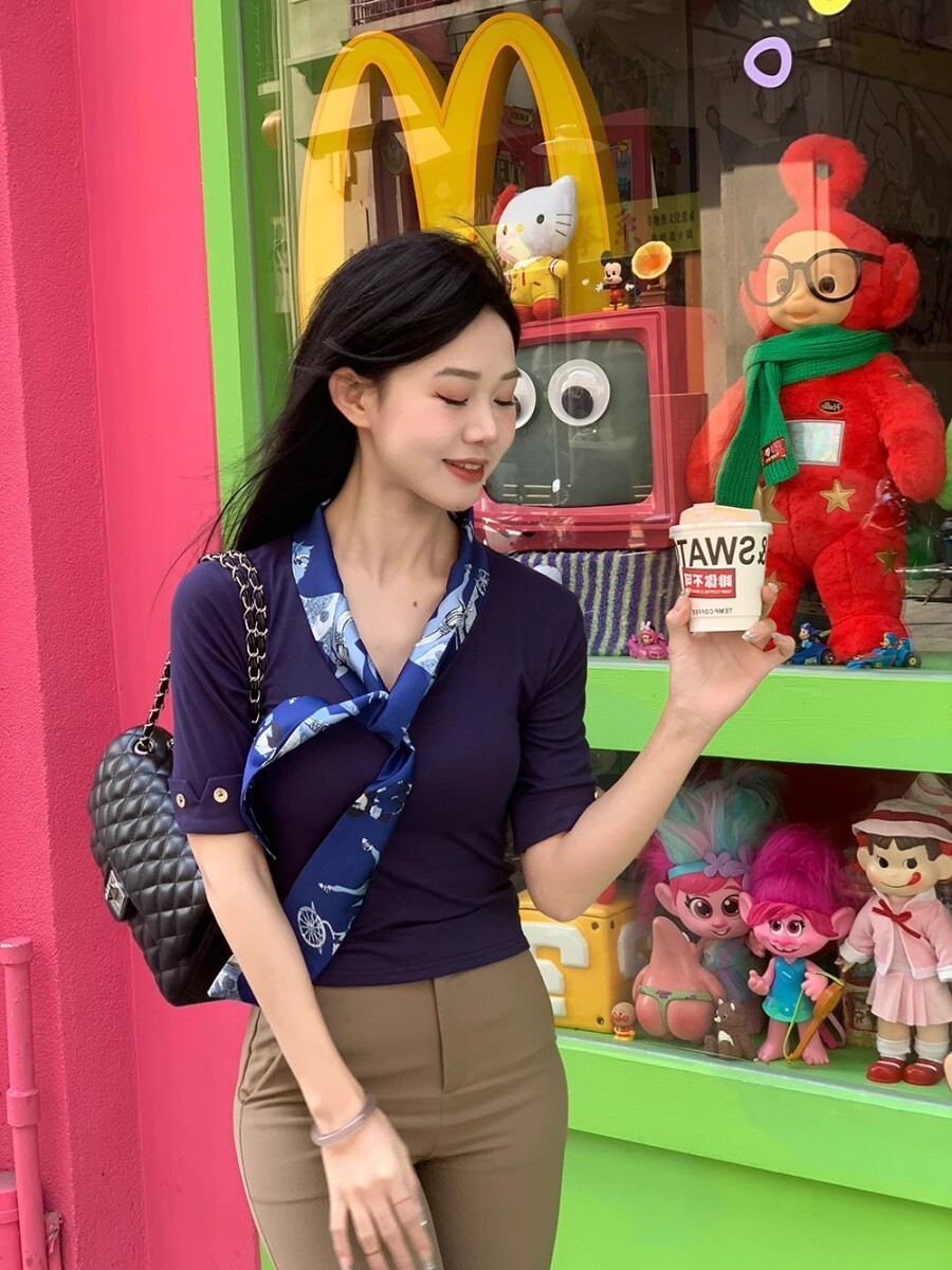 法式复古V领飘带围巾上衣女夏季图片