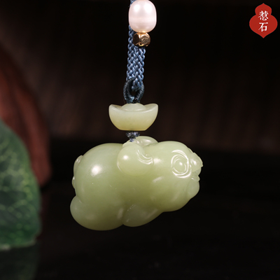 新疆和田玉籽料若羌黄口福猪吊坠