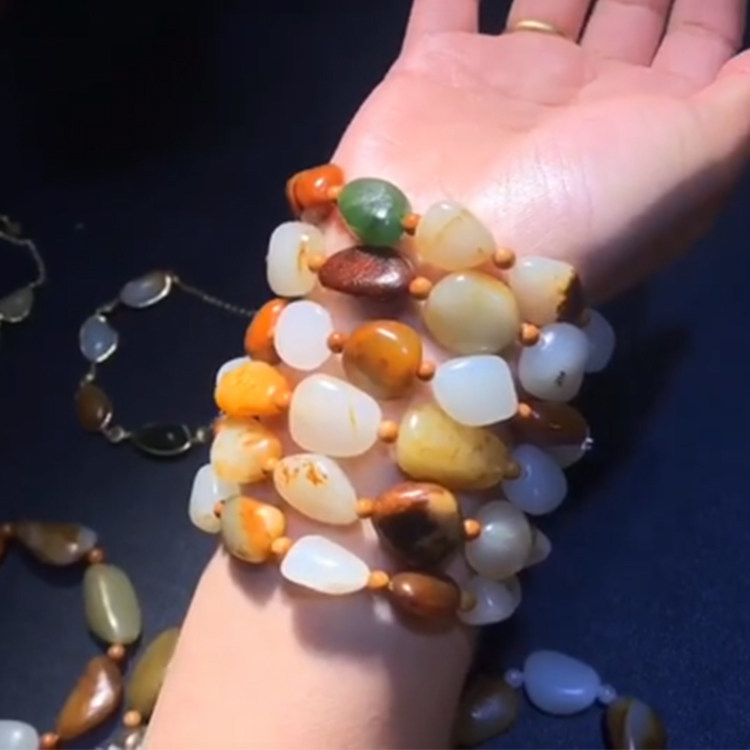 新疆和田玉白玉籽料原籽独籽原石黄沁碧玉多宝串手串手链交易链接