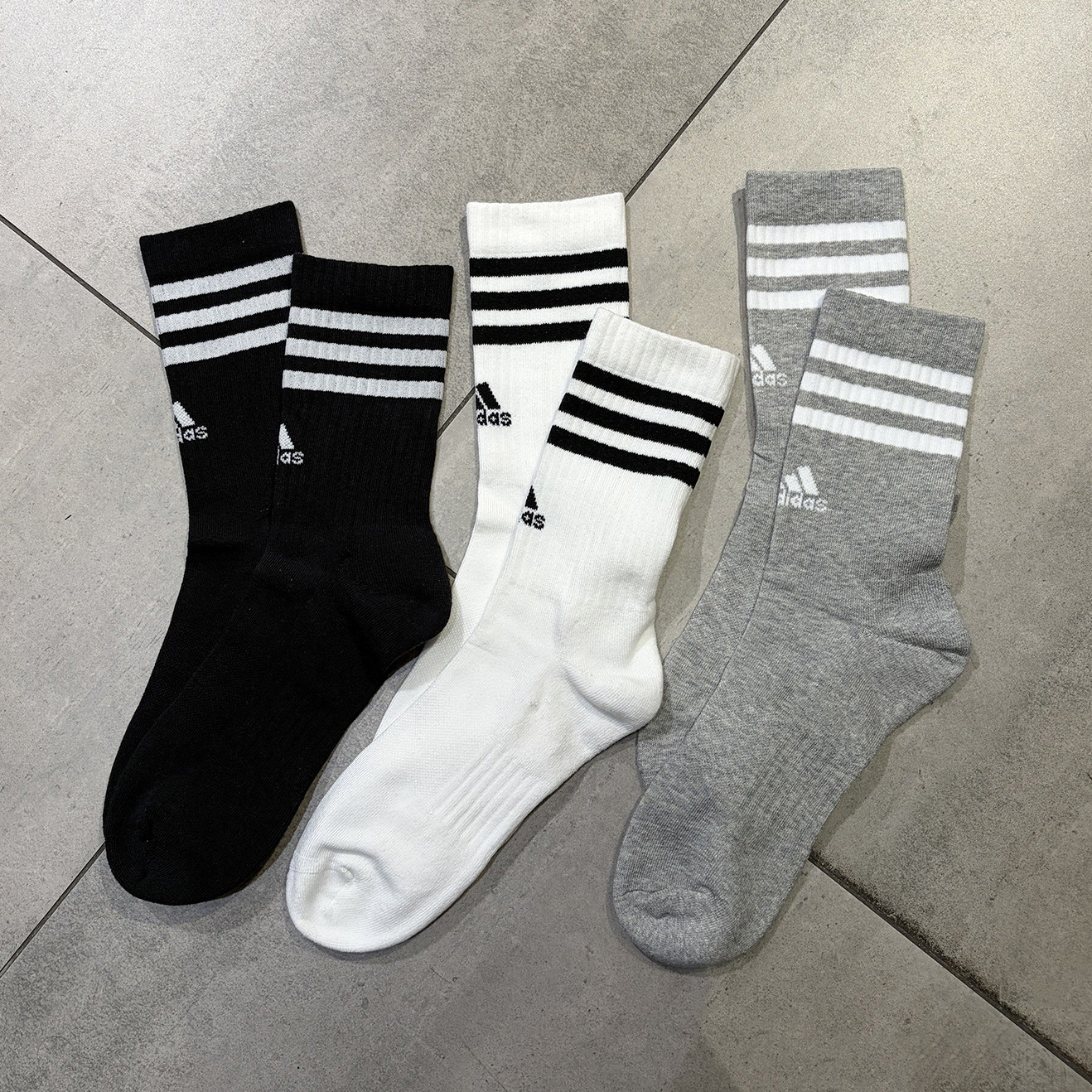三双装！阿迪达斯男女款三条纹中筒袜毛巾底运动缓震吸汗袜IC1323