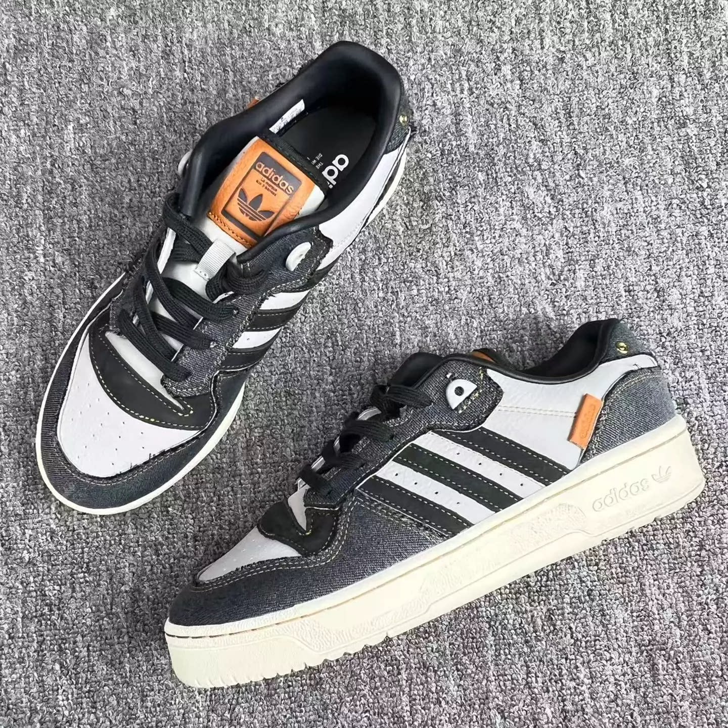 AdidasRIVALRY三叶草板鞋