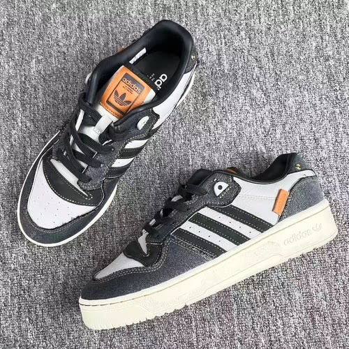 AdidasRIVALRY三叶草板鞋