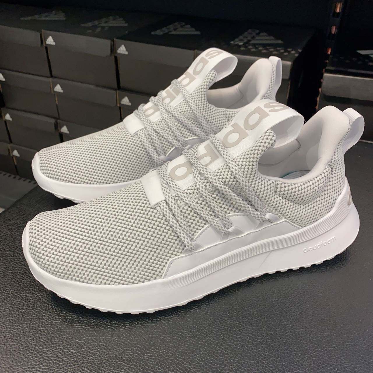 男子Adias三Adias三叶草